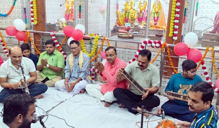 फतेहपुर में कृष्ण जन्माष्टमी की धूम, भजनों पर देर तक झूमे श्रद्धालु