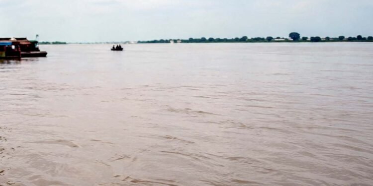 बढ़ते जलस्तर और बारिश के बीच अलर्ट हुआ फतेहपुर प्रशासन, लोगों से सतर्क रहने की अपील