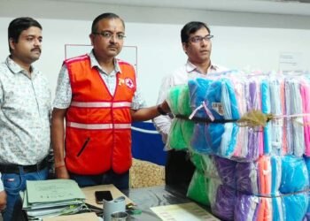 बाढ़ पीड़ितों को मिली राहत, बिंदकी क्षेत्र में 102 मच्छरदानियां वितरित