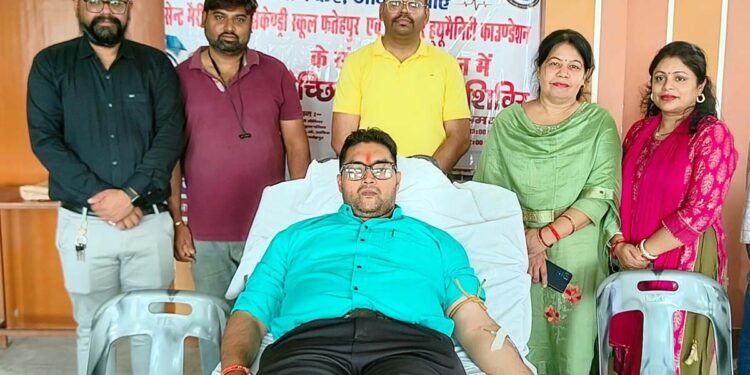रक्तदान कर युवाओं और अभिभावकों ने दिया सेवा का संदेश, रक्तदाताओं को मिला सम्मान