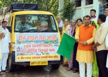 चित्रकूट के बाढ़ पीड़ितों की मदद को फतेहपुर से पहुंची राहत की पांचवीं खेप