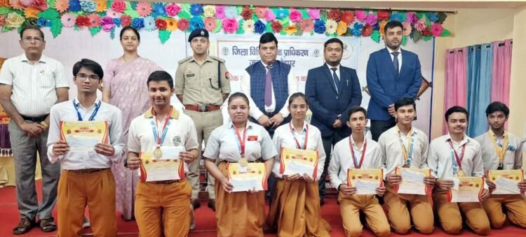 फतेहपुर में छात्रों को साइबर अपराध से बचाव के बताए तरीके, पॉक्सो कानून की भी दी जानकारी