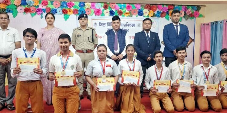 फतेहपुर में छात्रों को साइबर अपराध से बचाव के बताए तरीके, पॉक्सो कानून की भी दी जानकारी