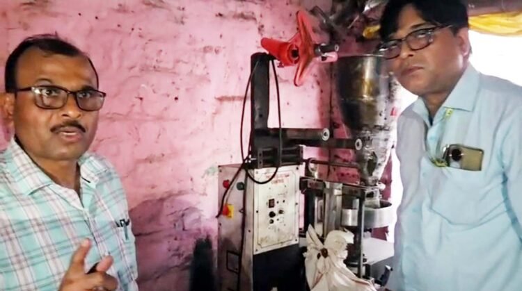 फतेहपुर में खाद्य विभाग का छापा, विमल नाम की पैकिंग में तैयार हो रही थी सुपारी; 70 किलो माल जब्त