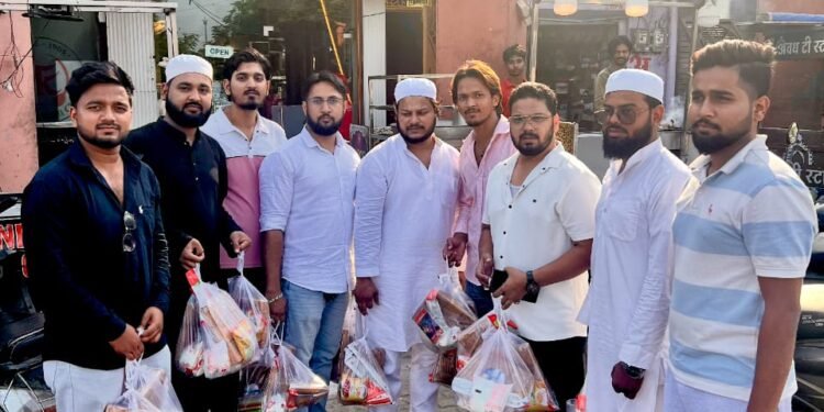 बाढ़ और जलभराव से जूझ रहे परिवारों को H.K. राहत फाउंडेशन ने पहुंचाई मदद