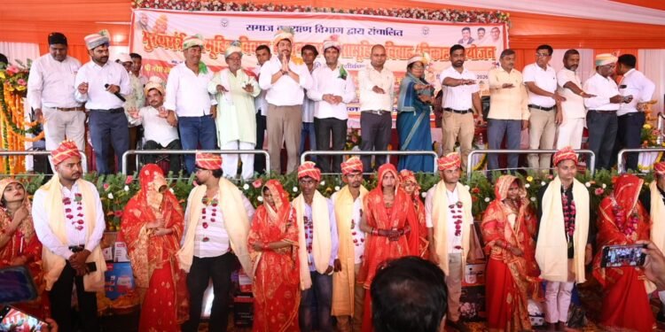 फतेहपुर में मुख्यमंत्री सामूहिक विवाह योजना के तहत 350 जोड़ों की शादी, जनप्रतिनिधियों ने दिया आशीर्वाद