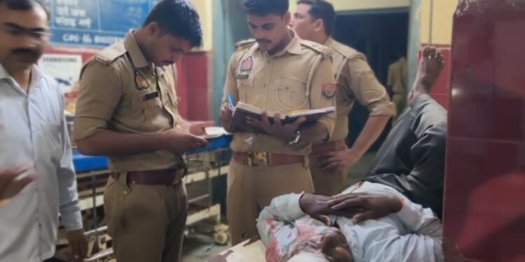 रायबरेली में सड़क हादसा: खड़ी डीसीएम से टकराया ई-रिक्शा, एक श्रद्धालु की मौत, छह घायल