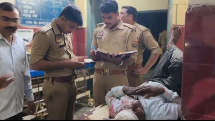 रायबरेली में सड़क हादसा: खड़ी डीसीएम से टकराया ई-रिक्शा, एक श्रद्धालु की मौत, छह घायल